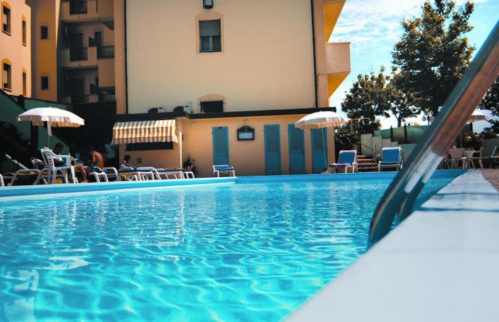 Hotel Garden チェゼナーティコ エクステリア 写真
